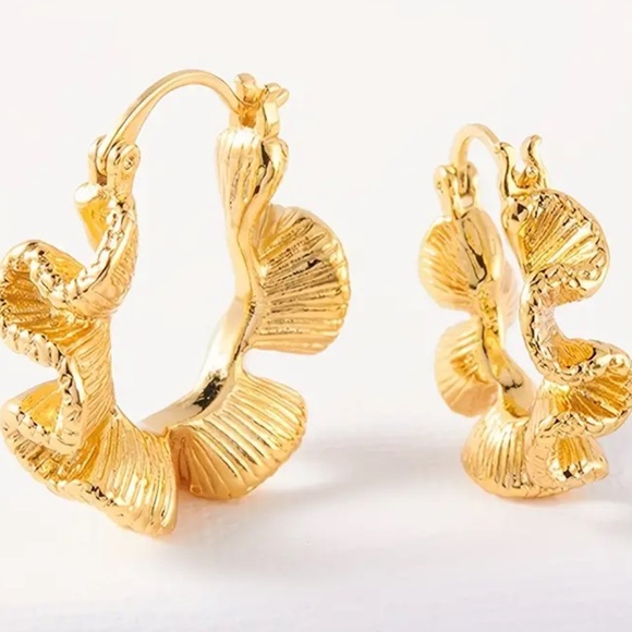 NWOT Cara 14K Gold Plated Hoop Earrings - Picture 2 of 3